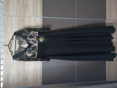 Čierne šaty s čipkou
