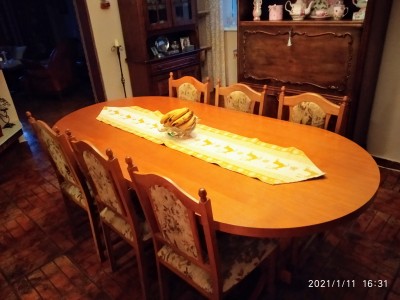 stôl a stoličky