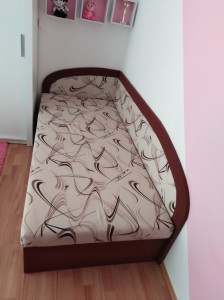 Jednolôžkový posteľ