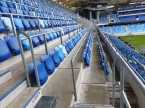 Utieranie stoliciek na stadione