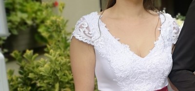 Snehovo-biele svadobné šaty
