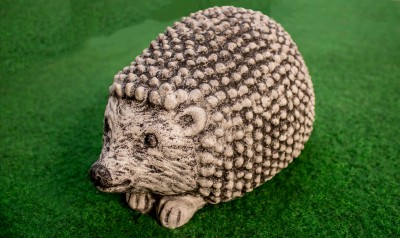 Betónová socha ježko