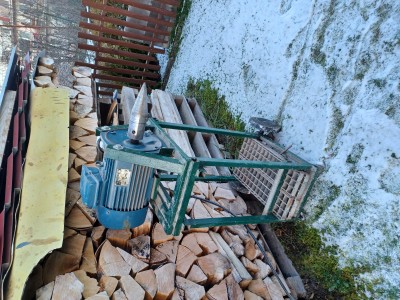 Kuželová štiepačka na drevo