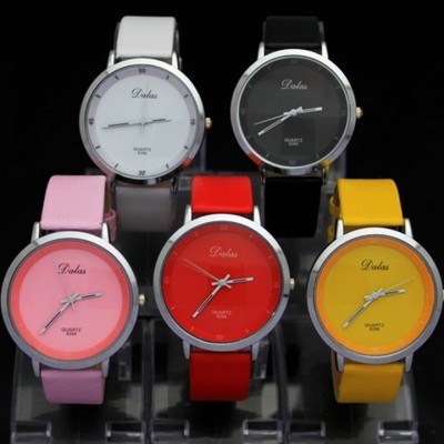 Elegantné hodinky v pastelových farbách