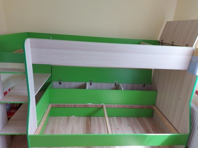 Postel, komoda, skrinka