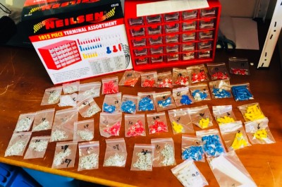 Organizér plus elektrické konektory