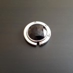 Čierny hák na zavesenie kabelky