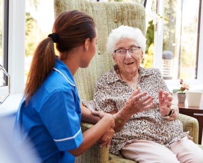 praca pre opatrovatelov a opatrovatelky