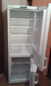 Predám chladničku s mrazničkou.