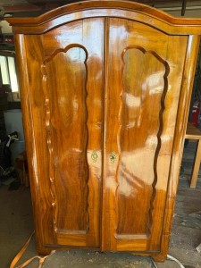 krásna skrina Biedermeier