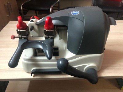 Stroj na výrobu kľúčov