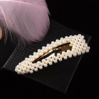 Spona do vlasov s bielymi perličkami - trojuholníková