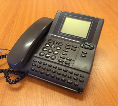 Tlačidlový telefón.