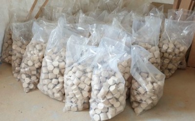 Brikety z agátového dreva