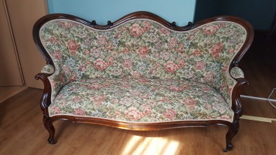 staručká zachovalá sedacia súprava