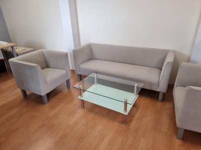 Pohovka a dve kreslá