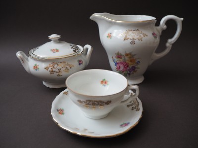 Veľká porcelánová sada (17 kusov)