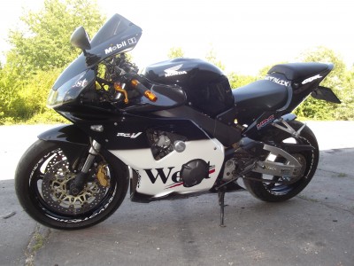 Predam Hondu cbr 954rr.r.v2002.