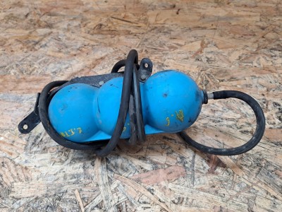 Audi A6 C5  vákuová nádoba