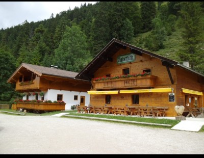 Rakúsko-pomocná sila v kuchyni.