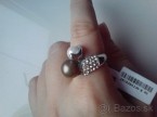 Elegantný prsteň s perlami