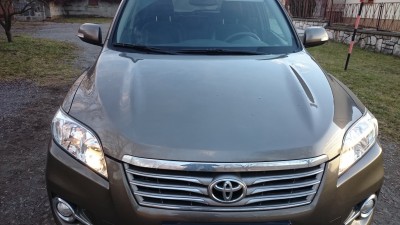 Predám Toyotu RAV4 2,2 D-4D M/T LUX