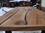 orechový stôl