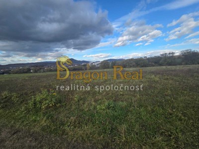 Pozemok vhodný na výstavbu rodinných domov