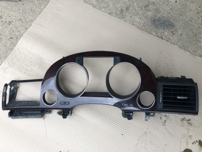 Audi a8 d3  rám tachometra
