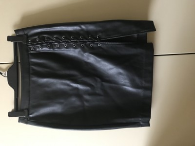 Čierna kožená sukňa z H&M