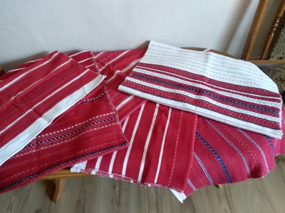 Starožitné tkané plachty a obrusy