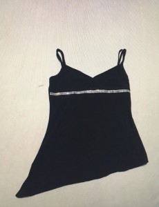 Čierne tričko so štrasovou aplikáciou