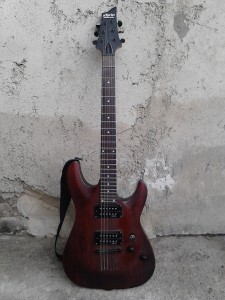 predam elektrickú gitaru