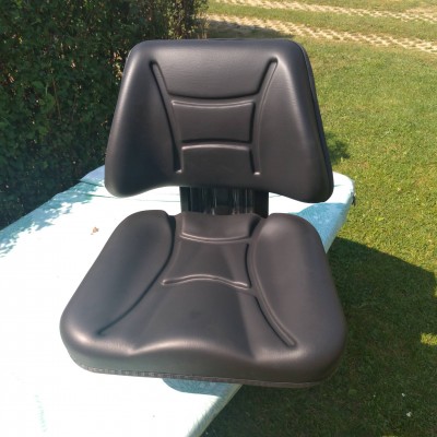 univerzalnu odpruženu sedacku (sedadlo) na traktor