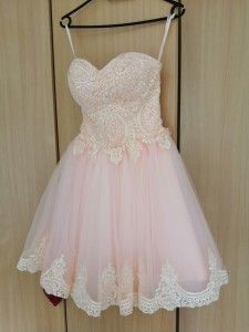 Krásne spoločenské šaty