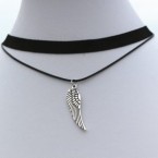 Dvojitý choker s krídlom