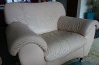 Kožená sedačka (gauč) s kreslami a taburetkou