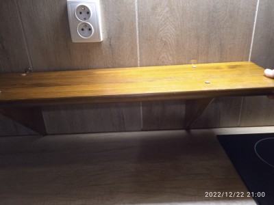 Predám drevenú policu