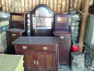 Starožitný nábytok