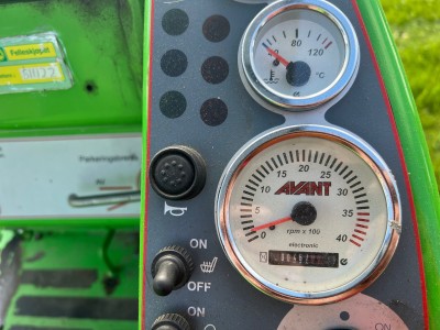 Mini nakladač Avant 520 univerzálny nakladač