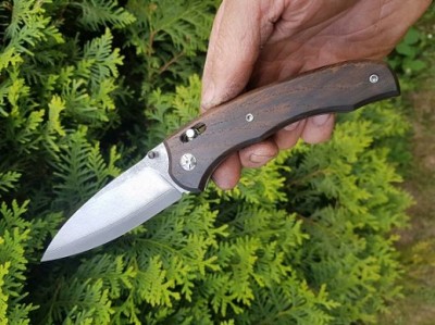 Pevné a zatváracie nože z Damascenskej ocele