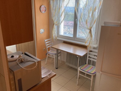 prenájom 2 izbového bytu v centre Prievidze