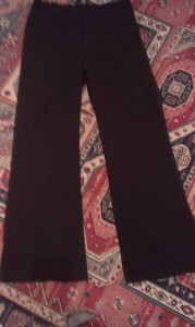 Čierne elegantné nohavice 42