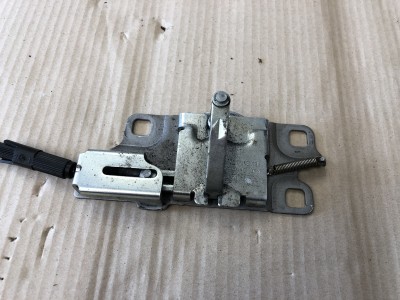 Audi a8 d3 zámok kufrovej dverí