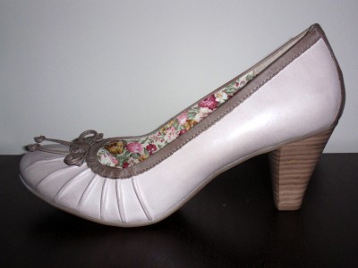 Kožené lodičky Baťa