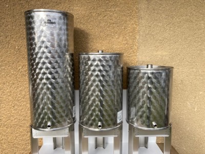 Predám nerezové nádrže na víno aj na destilát.