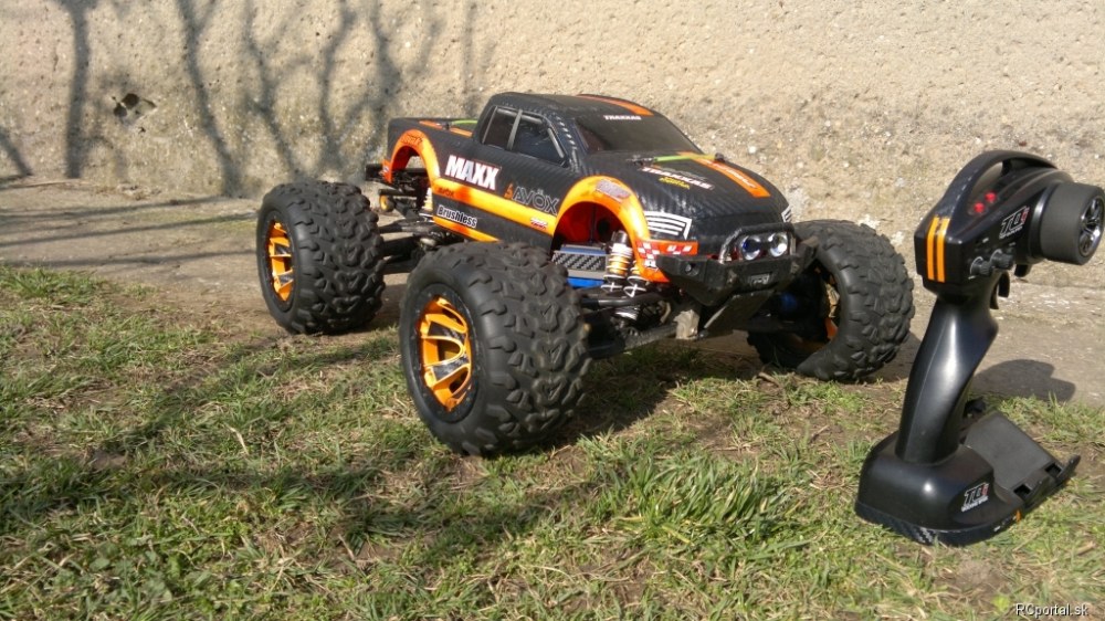 TRAXXAS EMAXX BRUSHLES 4x4
