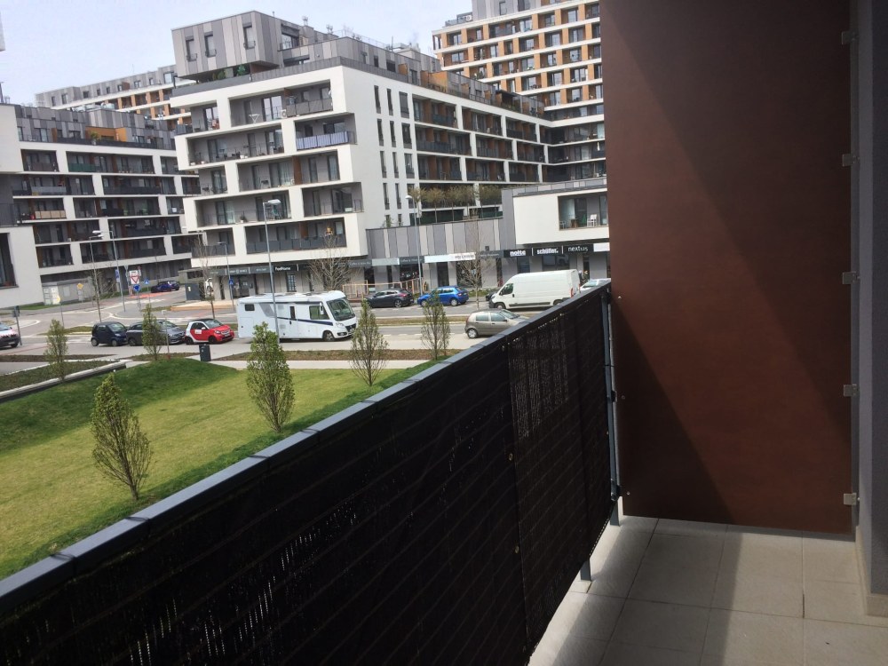 VOĽNÉ IHNEĎ 0911 495 385 BÝVAJTE V JEDNEJ Z NAJŽI