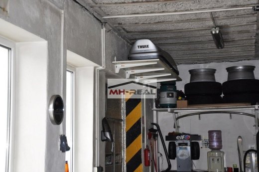 Areal autoservisu s kompletným príslušenstvom