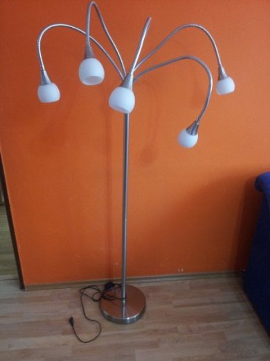 Predám obývačkovú stojanovú lampu